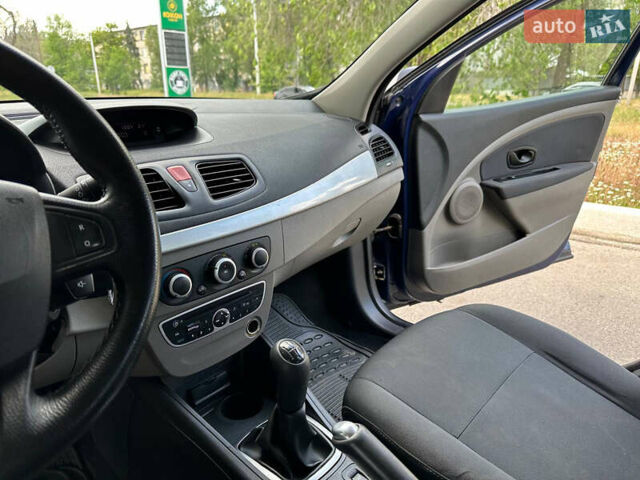 Синій Рено Меган, об'ємом двигуна 1.6 л та пробігом 226 тис. км за 6299 $, фото 14 на Automoto.ua