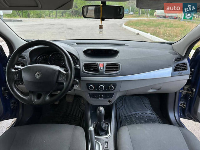 Синій Рено Меган, об'ємом двигуна 1.6 л та пробігом 226 тис. км за 6299 $, фото 27 на Automoto.ua
