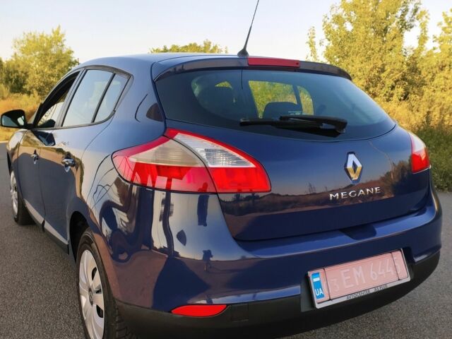 Синий Рено Меган, объемом двигателя 1.6 л и пробегом 289 тыс. км за 6500 $, фото 2 на Automoto.ua