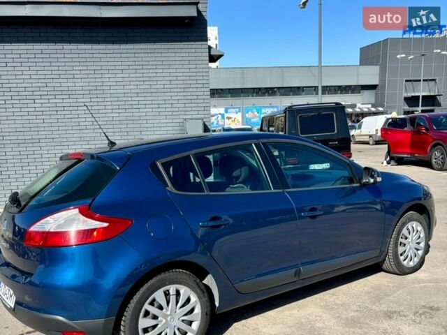 Синий Рено Меган, объемом двигателя 1.6 л и пробегом 140 тыс. км за 7200 $, фото 3 на Automoto.ua