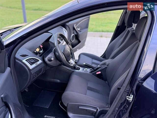 Синий Рено Меган, объемом двигателя 1.6 л и пробегом 241 тыс. км за 6400 $, фото 37 на Automoto.ua