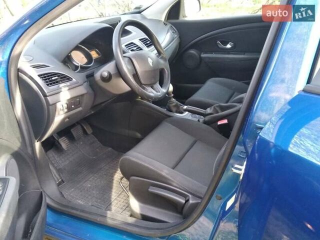 Синий Рено Меган, объемом двигателя 1.5 л и пробегом 204 тыс. км за 6300 $, фото 4 на Automoto.ua