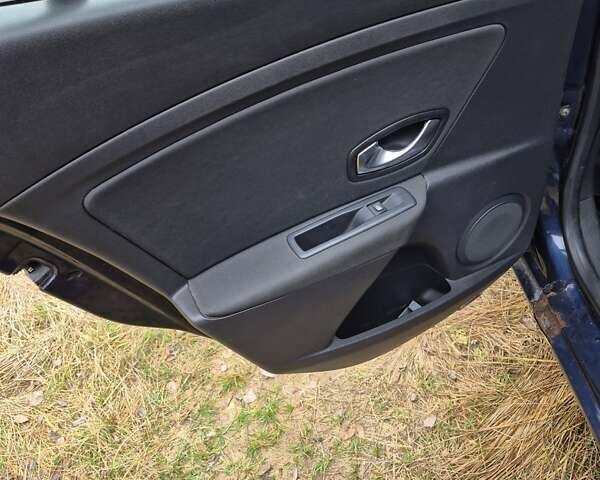 Синий Рено Меган, объемом двигателя 2 л и пробегом 231 тыс. км за 5800 $, фото 51 на Automoto.ua