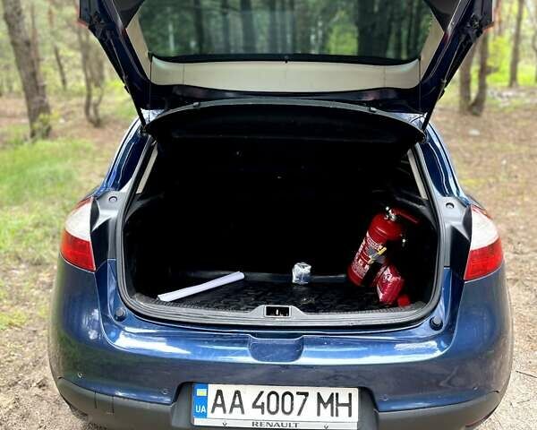 Синий Рено Меган, объемом двигателя 1.6 л и пробегом 297 тыс. км за 6500 $, фото 14 на Automoto.ua
