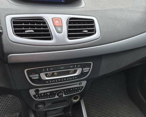 Синий Рено Меган, объемом двигателя 2 л и пробегом 231 тыс. км за 5800 $, фото 26 на Automoto.ua