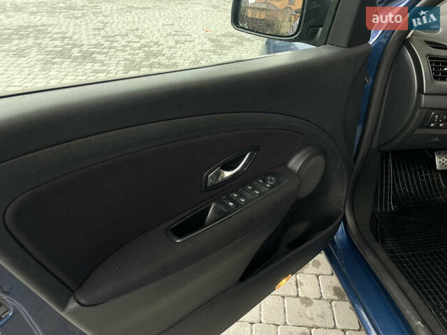 Синий Рено Меган, объемом двигателя 1.6 л и пробегом 196 тыс. км за 7300 $, фото 23 на Automoto.ua