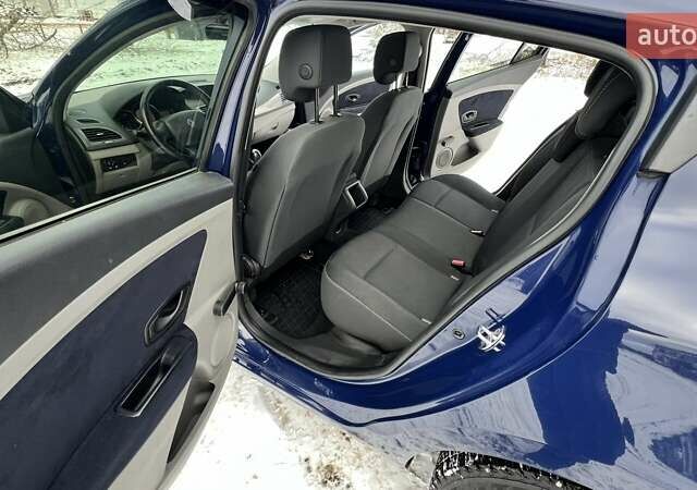 Синій Рено Меган, об'ємом двигуна 1.6 л та пробігом 214 тис. км за 6800 $, фото 15 на Automoto.ua