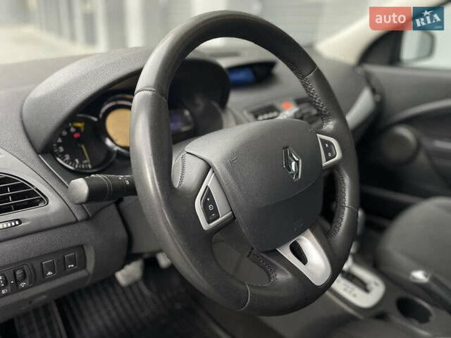 Синий Рено Меган, объемом двигателя 1.6 л и пробегом 196 тыс. км за 7300 $, фото 25 на Automoto.ua