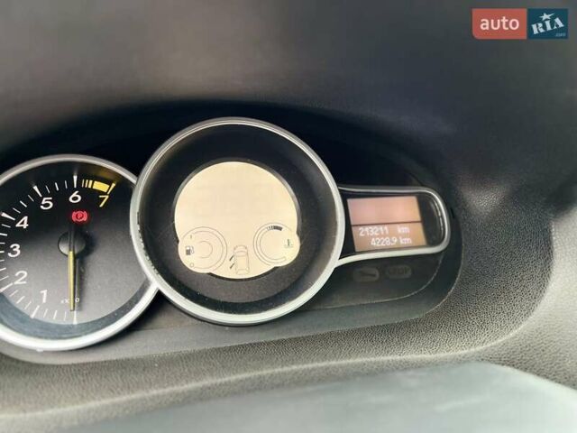 Синій Рено Меган, об'ємом двигуна 1.6 л та пробігом 214 тис. км за 6800 $, фото 12 на Automoto.ua