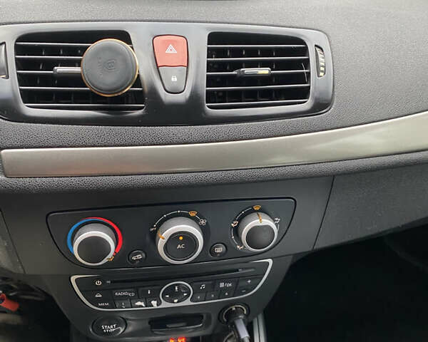 Синий Рено Меган, объемом двигателя 1.5 л и пробегом 255 тыс. км за 5999 $, фото 19 на Automoto.ua