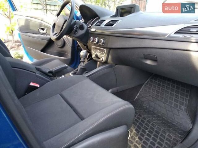 Синий Рено Меган, объемом двигателя 1.5 л и пробегом 204 тыс. км за 6300 $, фото 3 на Automoto.ua