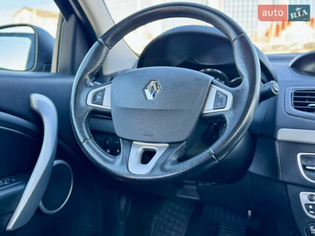 Синій Рено Меган, об'ємом двигуна 2 л та пробігом 167 тис. км за 7500 $, фото 19 на Automoto.ua