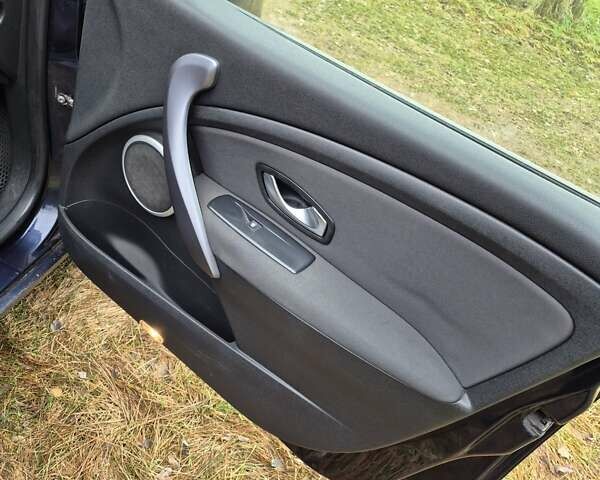 Синий Рено Меган, объемом двигателя 2 л и пробегом 231 тыс. км за 5800 $, фото 45 на Automoto.ua