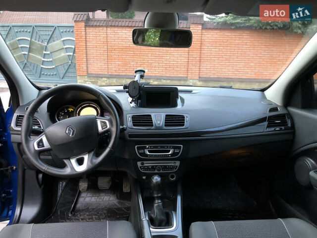 Рено Меган 2012 в Львове на Automoto.ua Синий Рено Меган, объемом двигателя 1.5 л и пробегом 300 тыс. км за 5250 $, фото 14 на Automoto.ua