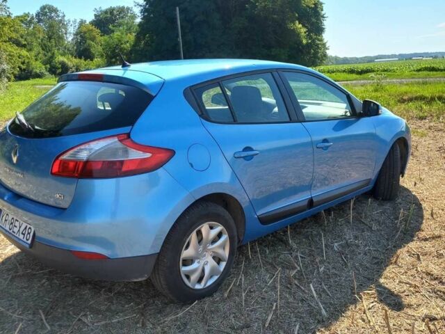 Рено Меган 2012 в Теребовле на Automoto.ua Синий Рено Меган, объемом двигателя 0 л и пробегом 190 тыс. км за 2500 $, фото 4 на Automoto.ua