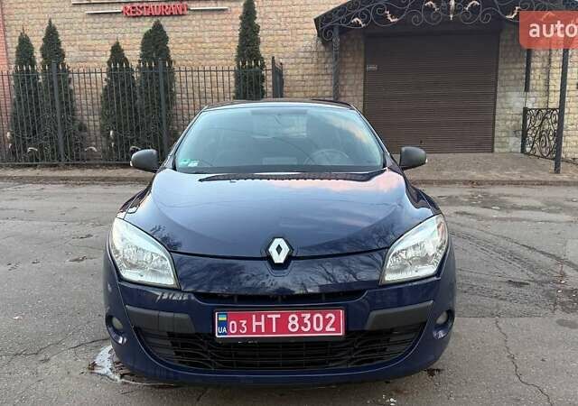 Синий Рено Меган, объемом двигателя 1.6 л и пробегом 197 тыс. км за 5900 $, фото 2 на Automoto.ua