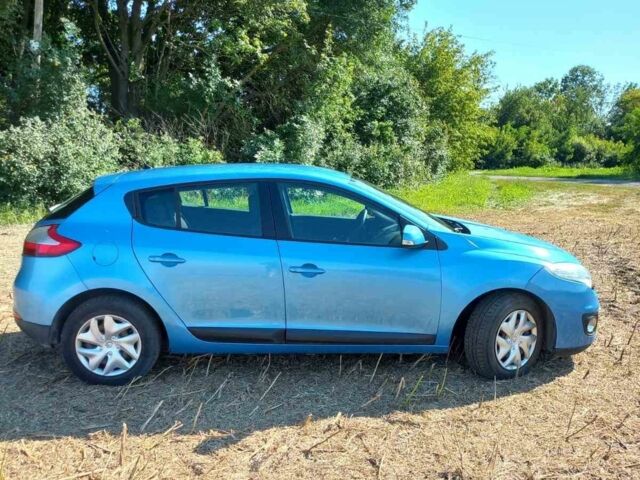 Рено Меган 2012 в Теребовле на Automoto.ua Синий Рено Меган, объемом двигателя 0 л и пробегом 190 тыс. км за 2500 $, фото 3 на Automoto.ua