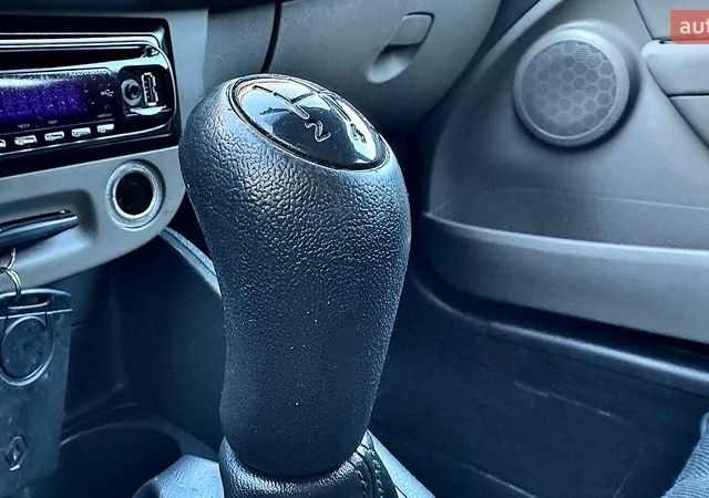 Синій Рено Меган, об'ємом двигуна 1.6 л та пробігом 173 тис. км за 7599 $, фото 43 на Automoto.ua