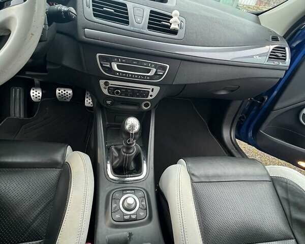 Синий Рено Меган, объемом двигателя 1.5 л и пробегом 210 тыс. км за 7950 $, фото 3 на Automoto.ua