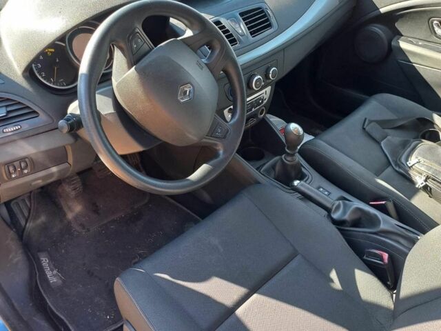 Рено Меган 2012 в Теребовле на Automoto.ua Синий Рено Меган, объемом двигателя 0 л и пробегом 190 тыс. км за 2500 $, фото 8 на Automoto.ua