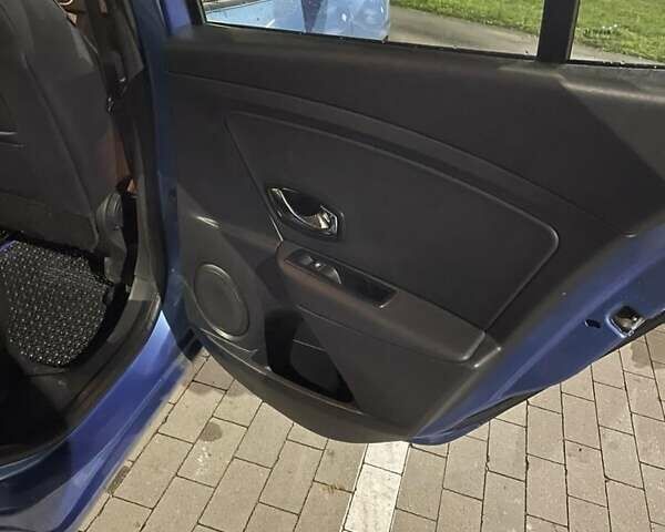 Синий Рено Меган, объемом двигателя 1.5 л и пробегом 275 тыс. км за 8000 $, фото 2 на Automoto.ua