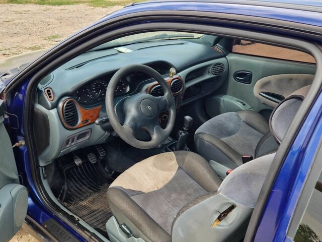 Синий Рено Меган, объемом двигателя 1.6 л и пробегом 50 тыс. км за 950 $, фото 8 на Automoto.ua