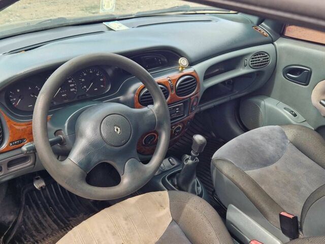 Синий Рено Меган, объемом двигателя 1.6 л и пробегом 50 тыс. км за 950 $, фото 9 на Automoto.ua