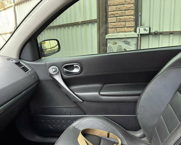 Синий Рено Меган, объемом двигателя 2 л и пробегом 170 тыс. км за 8500 $, фото 9 на Automoto.ua