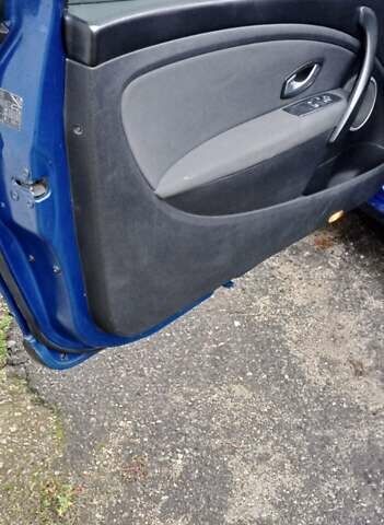 Синий Рено Меган, объемом двигателя 2 л и пробегом 255 тыс. км за 7000 $, фото 3 на Automoto.ua