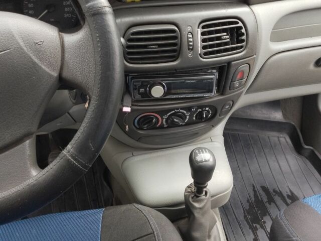 Синий Рено Меган, объемом двигателя 1.9 л и пробегом 360 тыс. км за 2700 $, фото 4 на Automoto.ua