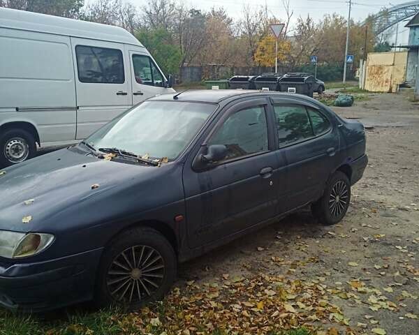 Синий Рено Меган, объемом двигателя 1.6 л и пробегом 350 тыс. км за 800 $, фото 2 на Automoto.ua