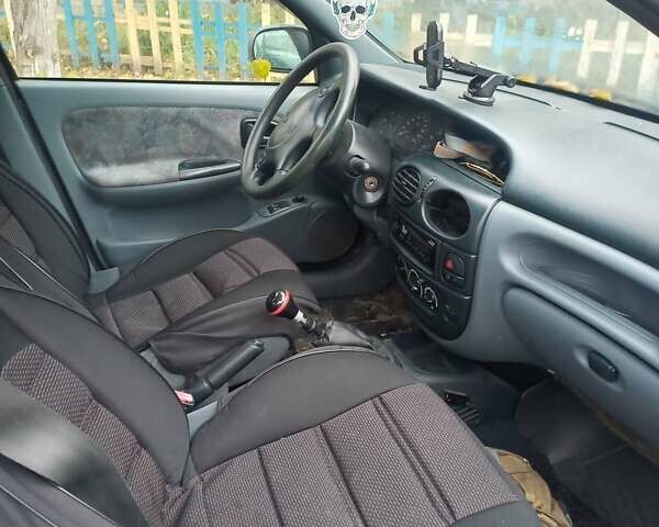 Синий Рено Меган, объемом двигателя 1.6 л и пробегом 350 тыс. км за 800 $, фото 3 на Automoto.ua