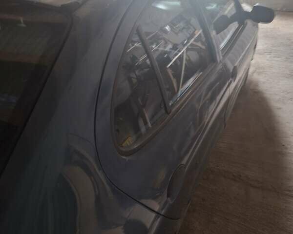 Синій Рено Меган, об'ємом двигуна 1.6 л та пробігом 180 тис. км за 1800 $, фото 3 на Automoto.ua