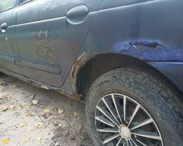 Синий Рено Меган, объемом двигателя 1.6 л и пробегом 350 тыс. км за 800 $, фото 1 на Automoto.ua