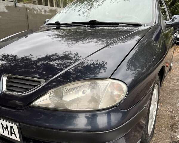 Синий Рено Меган, объемом двигателя 1.6 л и пробегом 262 тыс. км за 3200 $, фото 3 на Automoto.ua
