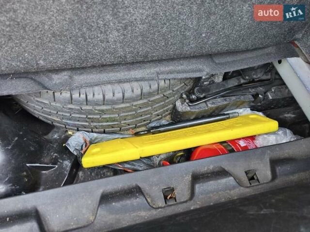 Синий Рено Меган, объемом двигателя 1.4 л и пробегом 372 тыс. км за 3300 $, фото 22 на Automoto.ua