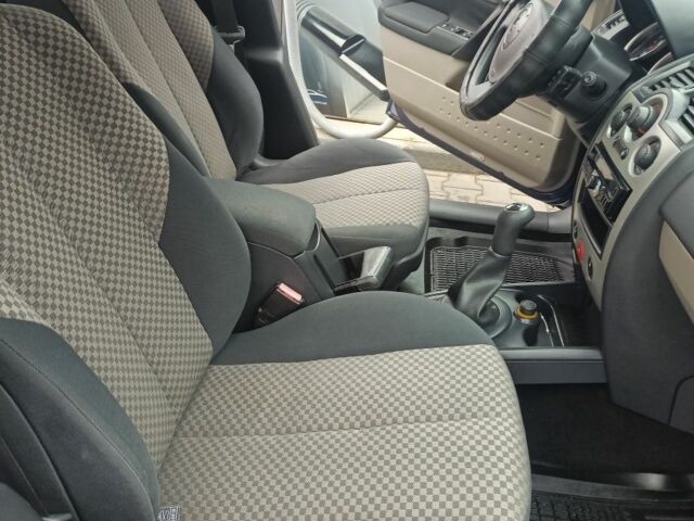 Синий Рено Меган, объемом двигателя 1.4 л и пробегом 173 тыс. км за 3550 $, фото 9 на Automoto.ua