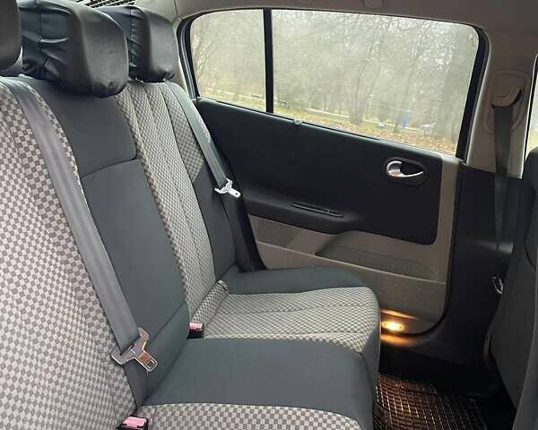 Синий Рено Меган, объемом двигателя 2 л и пробегом 251 тыс. км за 4900 $, фото 13 на Automoto.ua