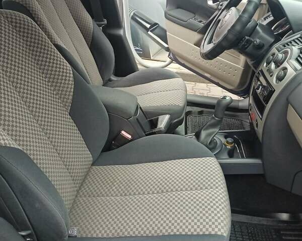 Синий Рено Меган, объемом двигателя 1.4 л и пробегом 173 тыс. км за 3850 $, фото 9 на Automoto.ua