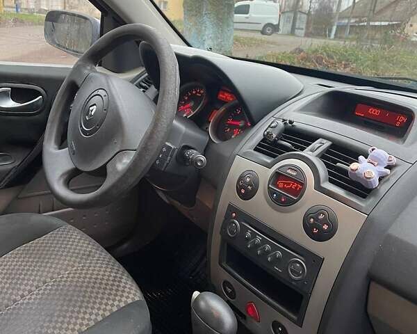 Синий Рено Меган, объемом двигателя 2 л и пробегом 251 тыс. км за 4900 $, фото 5 на Automoto.ua