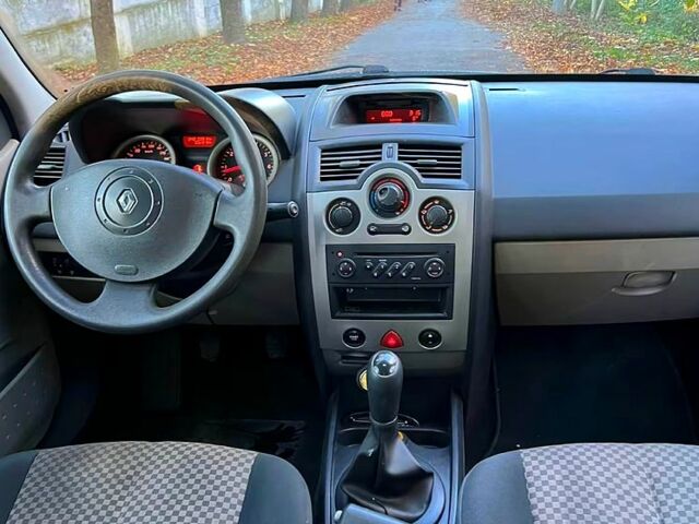 Синий Рено Меган, объемом двигателя 1.6 л и пробегом 27000 тыс. км за 3250 $, фото 3 на Automoto.ua