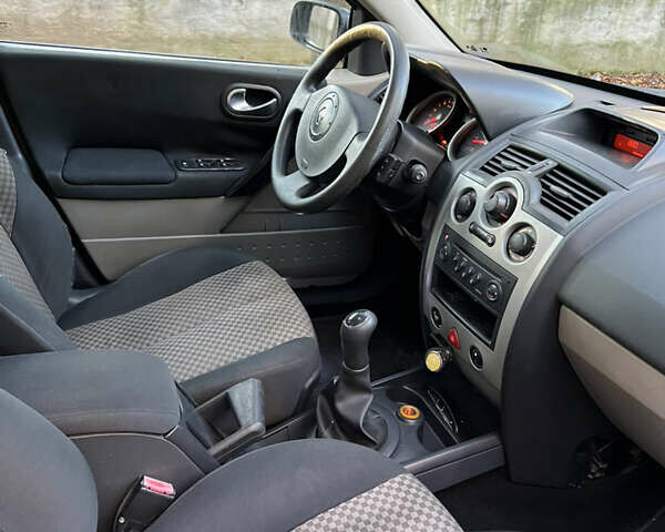 Синий Рено Меган, объемом двигателя 1.6 л и пробегом 243 тыс. км за 2800 $, фото 8 на Automoto.ua