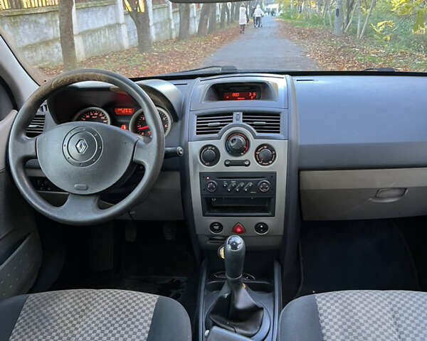 Синий Рено Меган, объемом двигателя 1.6 л и пробегом 243 тыс. км за 2800 $, фото 9 на Automoto.ua