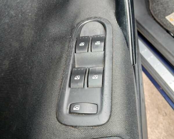 Синий Рено Меган, объемом двигателя 0 л и пробегом 243 тыс. км за 4300 $, фото 10 на Automoto.ua