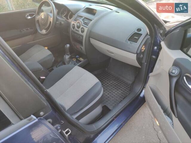 Синий Рено Меган, объемом двигателя 1.6 л и пробегом 200 тыс. км за 4200 $, фото 8 на Automoto.ua