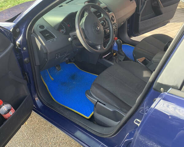 Синий Рено Меган, объемом двигателя 1.4 л и пробегом 219 тыс. км за 4300 $, фото 5 на Automoto.ua