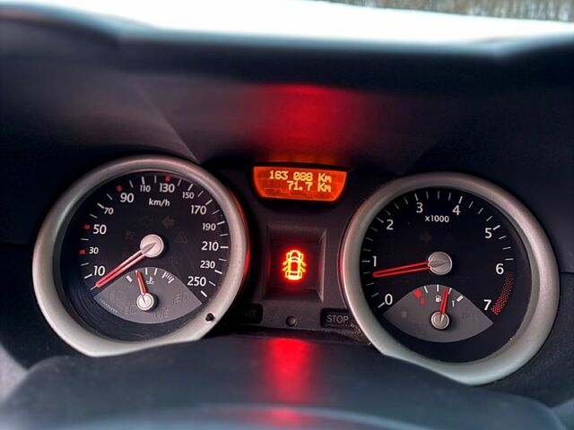 Рено Меган 2004 в Сумах на Automoto.ua Синий Рено Меган, объемом двигателя 1.6 л и пробегом 163 тыс. км за 4400 $, фото 6 на Automoto.ua