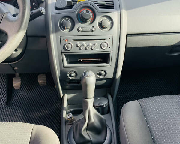 Синий Рено Меган, объемом двигателя 1.4 л и пробегом 210 тыс. км за 4500 $, фото 6 на Automoto.ua