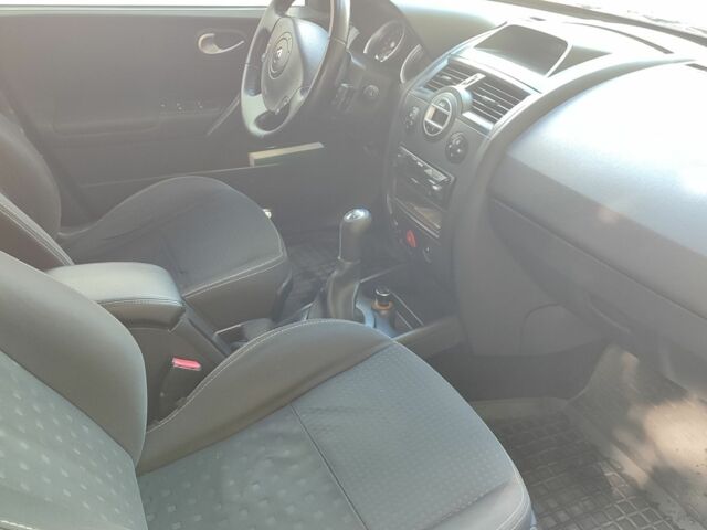 Синий Рено Меган, объемом двигателя 1.6 л и пробегом 280 тыс. км за 5000 $, фото 7 на Automoto.ua