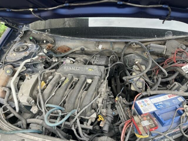 Синій Рено Меган, об'ємом двигуна 1.4 л та пробігом 240 тис. км за 2300 $, фото 5 на Automoto.ua